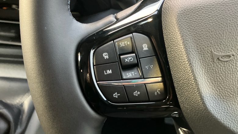 Ford Tourneo Custom 320 L1 Diesel Fwd 2.0 EcoBlue 136ps H1 Titanium 8 seater